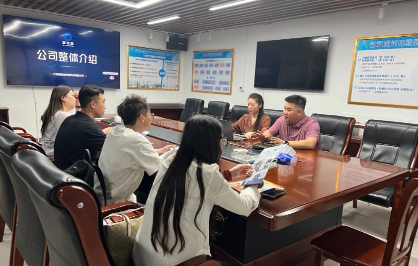 香港家政服務協會會長林女士一行赴江蘇藍智慧科技公司調研